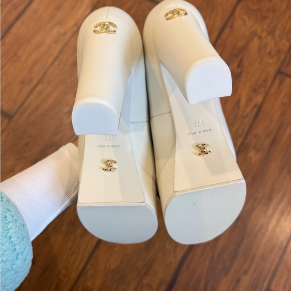 CC Women's Cream and Black Platform Heels - Picture 5 of 9